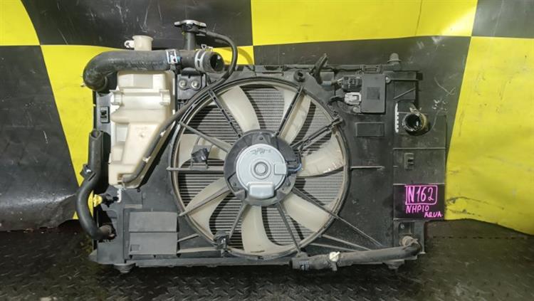 Радиатор основной Тойота Аква в Енисейске 116562